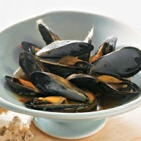 American Mussels in Spicy Beer Broth Dinner