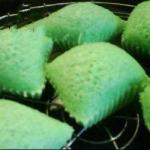 Chinese Bolu Pandan Small Cakes to the Steam Drink