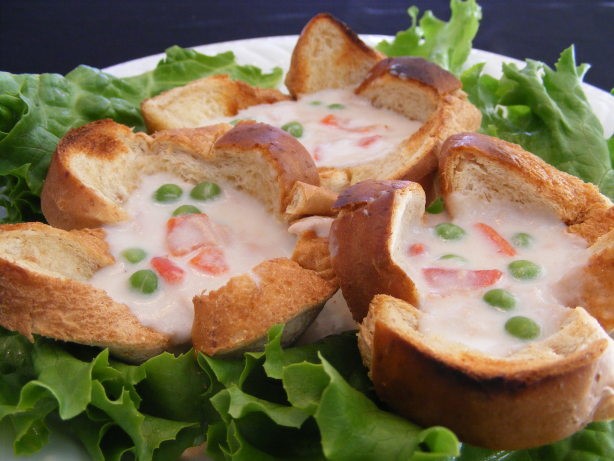 American Creamed Tuna in Toast Cups Dinner