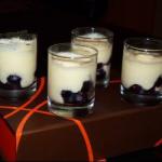 Canadian Verrine Recipes of Foam with Mascarpone and Bilberries Dessert