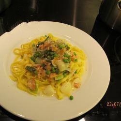 Italian Tagliatelle with Salmon and Peas Dinner