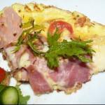Canadian Omelet in the Ham to the Onion and Cherry Tomatoes Appetizer