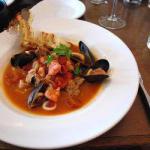 American Steamed Mussels with Tomato and Wine Appetizer