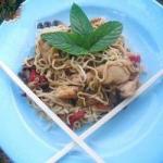 Chinese Chinese Noodles with Chicken Appetizer