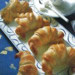 American filled Puff Pastry Horn Dessert