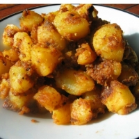 Pakistani Dry Potatoes Sookha Aloo Dinner