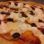Pizza with Ricotta Cheese and Olives recipe