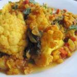 American Lentils Curry with Tomatoes and Cauliflower Appetizer