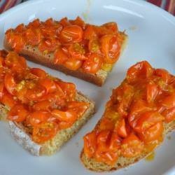 American Crostini with Cherry Tomatoes Roast Appetizer