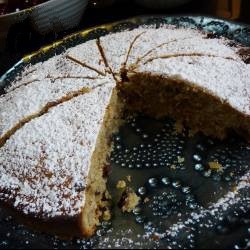 Australian Cake to Nuts and Raisins Dessert