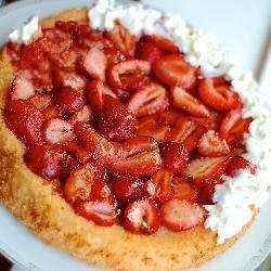 Italian Strawberry Cake with Cream Dessert