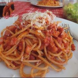 American Espaguettis with Salsa Amatriciana Appetizer