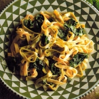Canadian Tagliatelle with Spinach and Garlic Cheese Dinner