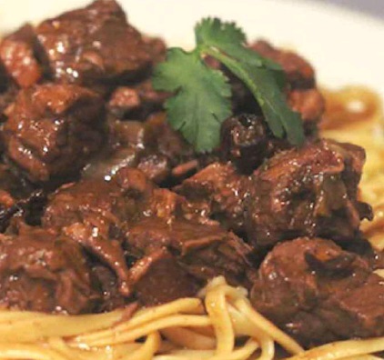 Australian Beef Bourguignon With Fettuccine Pasta Dinner