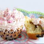 British Cupcakes for Bilberries and Chocolate White Dessert