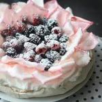 Australian Pavlova meringue Cake to Fruit Dessert