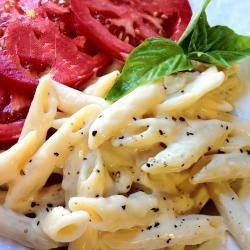 American Penne in Sauce with Four Cheeses Dinner