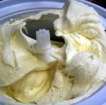 American Oldfashioned Vanilla Ice Cream Dessert