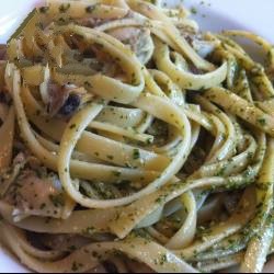 American Linguine with Pesto and Clams Appetizer