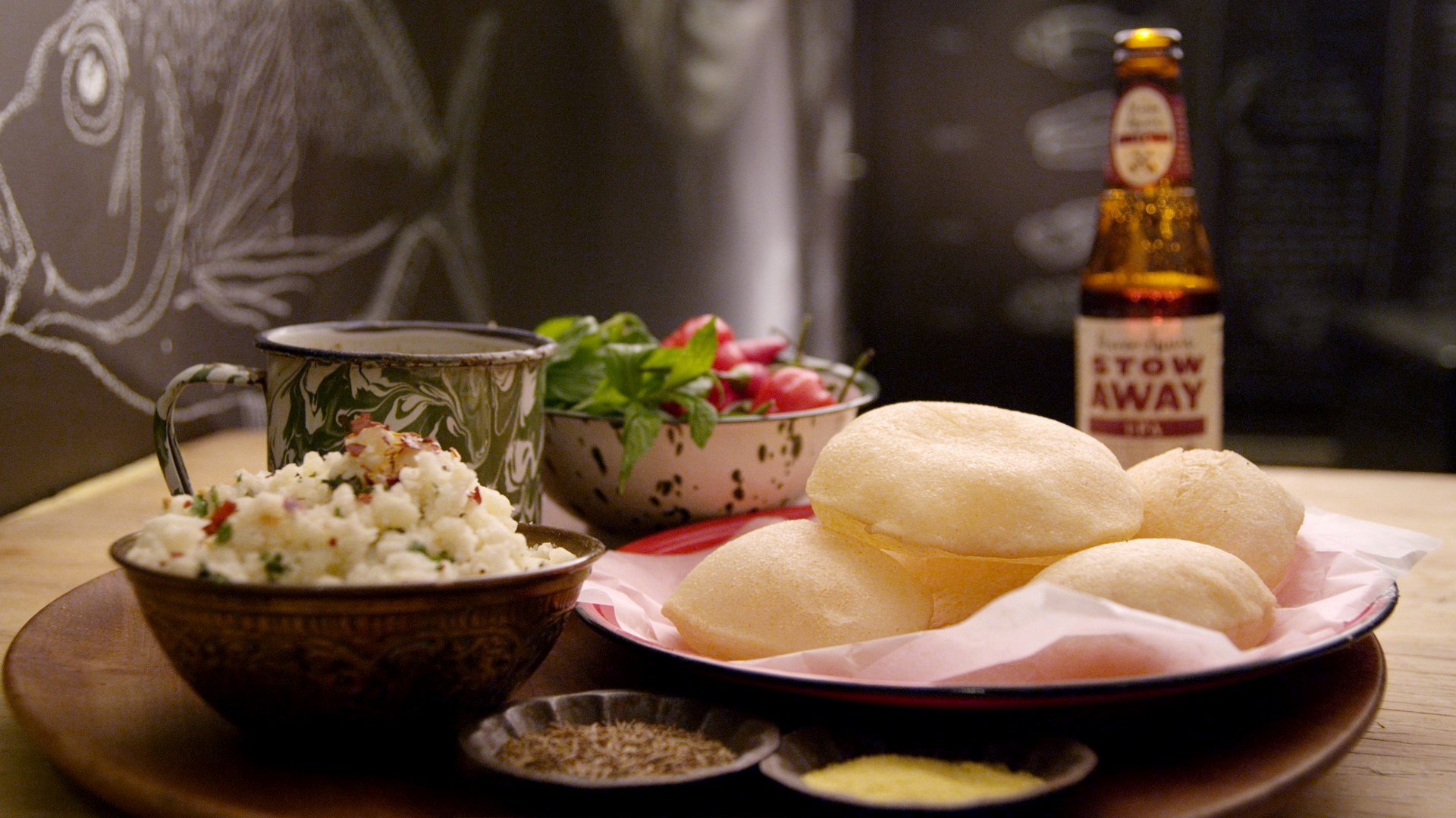 British Puri Puffs with Chaat Masala and Tamarind Sauce Appetizer