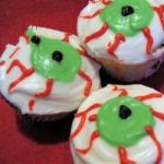 American Creepy Eyes Cupcakes for Halloween Dessert