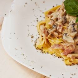 Australian Pasta with Ham and Mushrooms in Cream Sauce Dinner