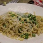 American Espaguettis with Peas Appetizer