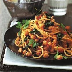 American Spaghetti with Spicy Tomato Sauce and Chickpeas Appetizer