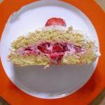 Biscuit Roll with Strawberries recipe