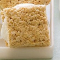 American Cereal and Marshmallow Sandwiches Dessert