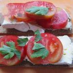Swedish Toast Brie and Tomatoes Appetizer