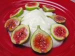 American Broiled Figs and Yogurt Dessert