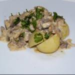 British Potatoes with Mushrooms and Cream Appetizer