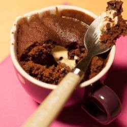 American Mug Cake Flowing to the Chocolate Dessert