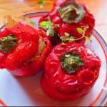 British Peppers Filled in Minced Meat and Feta Dessert