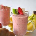 British Smoothie with Strawberries and Kiwi Appetizer