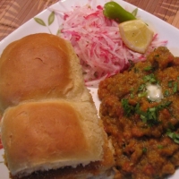 Pakistani Pav Bhaji Dinner