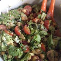 American Salad with a Spicy Chick Peas Appetizer