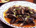 Australian Stirfried Mussels With Chili Garlic and Basil Dinner