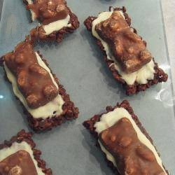 Australian Slices with Marshmallow Chocolate and Puffed Rice Dessert