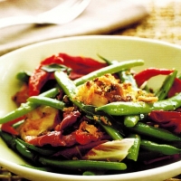 Spanish Green Bean Salad With Halloumi Cheese Appetizer