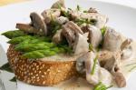 Creamy Mushrooms And Garlic With Asparagus Recipe recipe