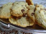 American Walnut and Raisin Cookies Dessert
