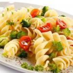 American Pasta with Broccoli and Pomidorem Dinner