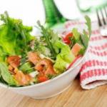 American Salad with Smoked Salmon and Garlic Sauce Appetizer