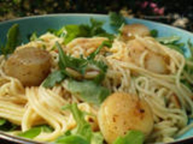 Italian Angel Hair Pasta With Scallops and Arugula Dinner