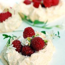 Australian Mini Pavlova Cakes Dessert