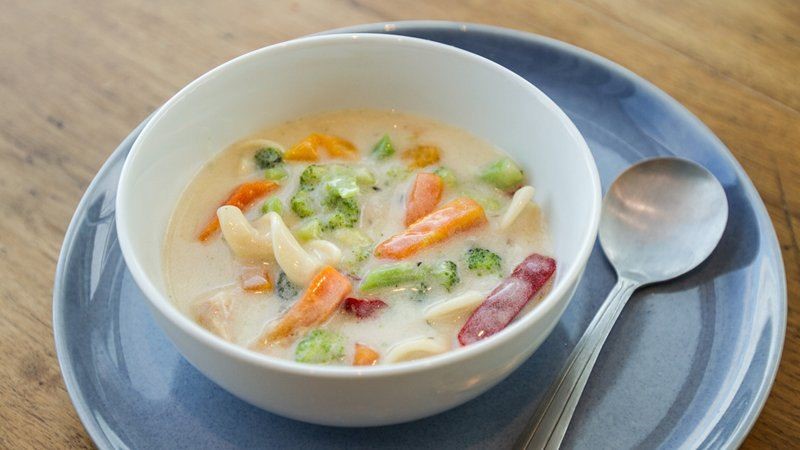 American Creamy Chicken and Veggie Alfredo Soup Appetizer