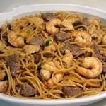 American Noodles with Meat and Shrimp East Dinner