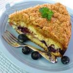 American Crumble Cake with Raspberries and Blueberries Appetizer